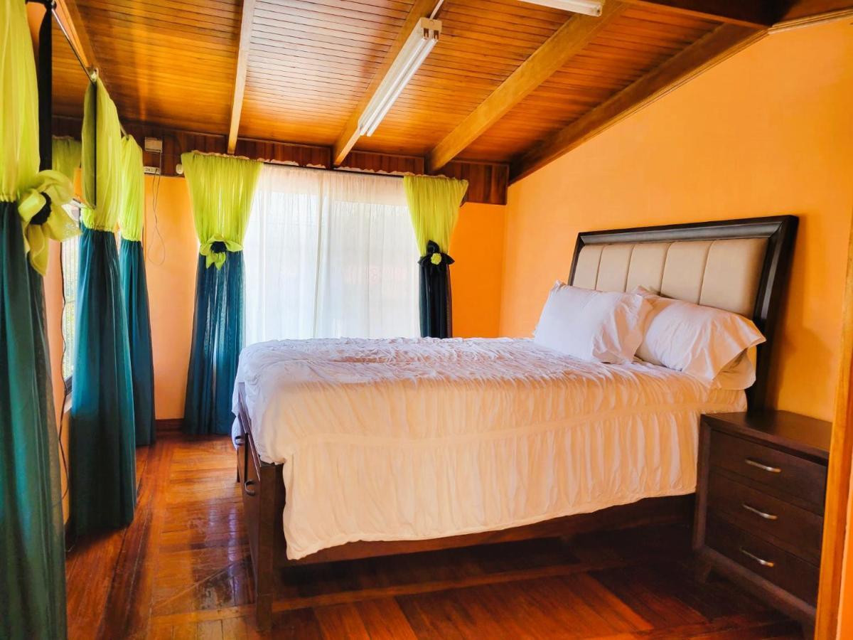 Casa Flores Holiday home Heredia