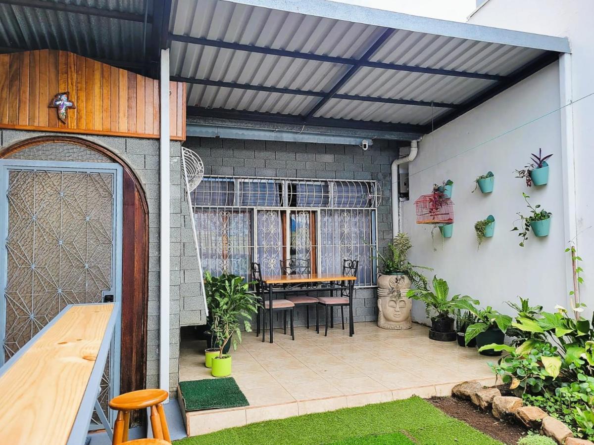 Casa Flores Holiday home Heredia